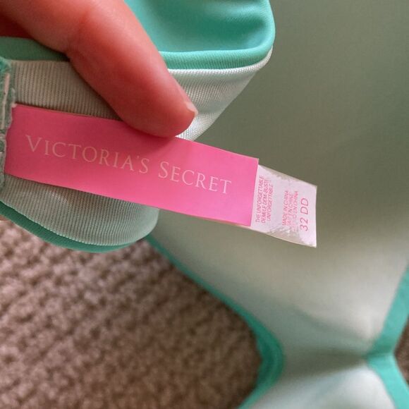 Victoria’s Secret Underwire Halter Bikini Swim Top Mint Green 32DD Adjustable - Picture 5 of 8
